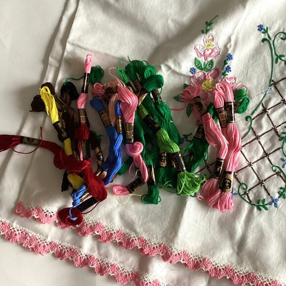 Unfinished White Vintage Embroidered Tablecloth With Embroidery Floss - Picture 2 of 6